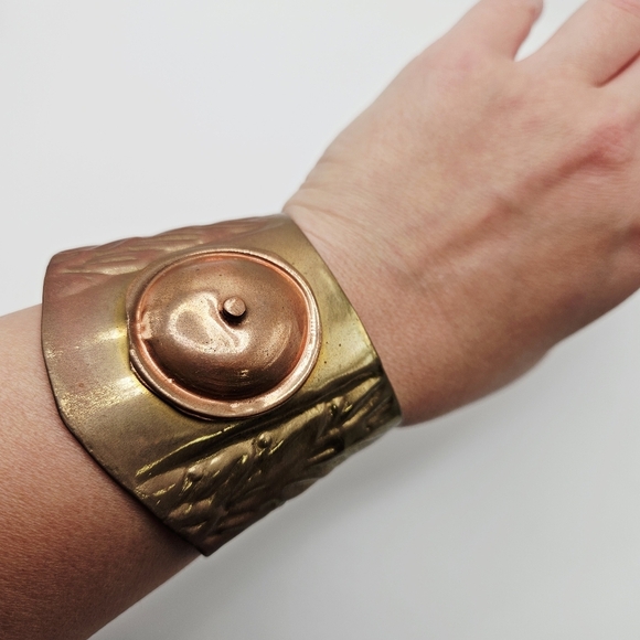 VINTAGE Unique Embossed Copper Large Cuff Bracelet Made in India - Picture 3 of 6